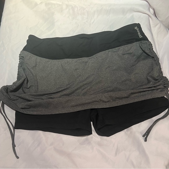 Reebok Woman’s Sports Fitted Workout Skort Skirt w/ Shorts underneath Gym Large - Picture 4 of 4
